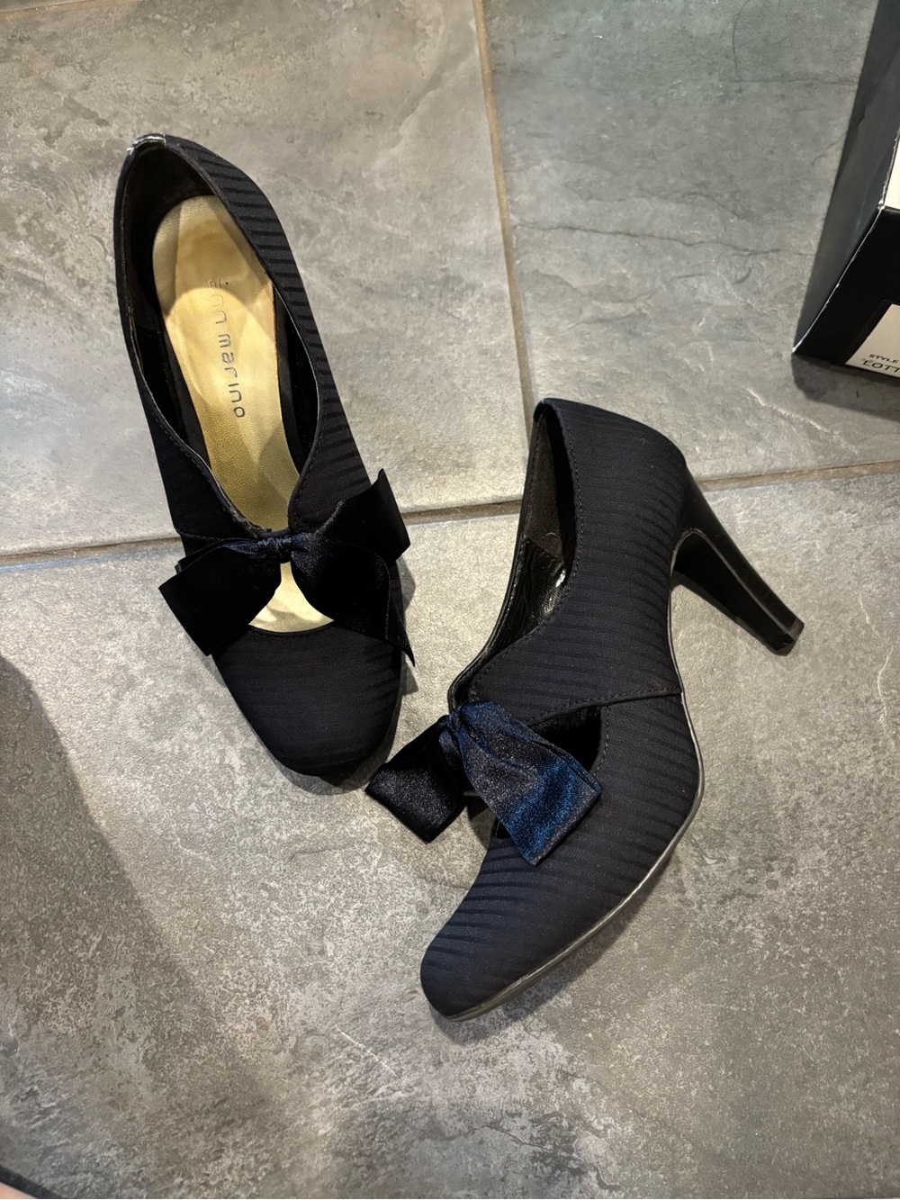 Ann Marino navy blue heels with bow size 6 “lottery”
